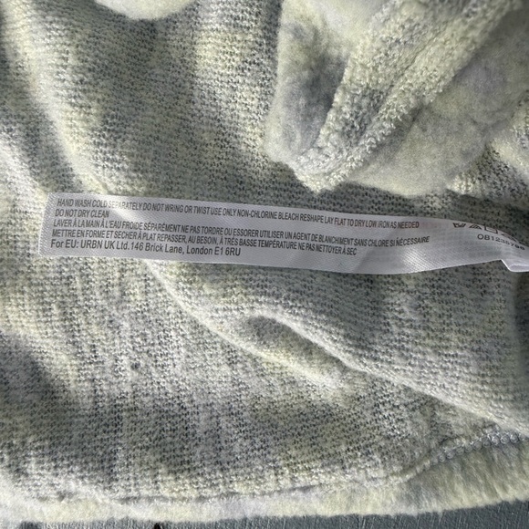 Urban Outfitters Light Gray Knit Top - Picture 4 of 4